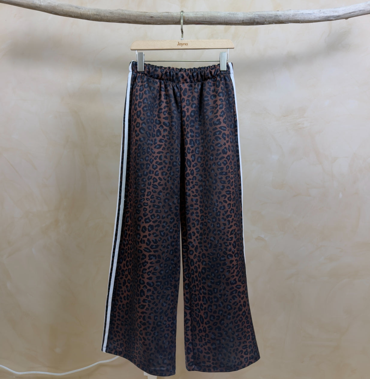 ensemble jogging leopard