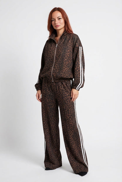 ensemble jogging leopard