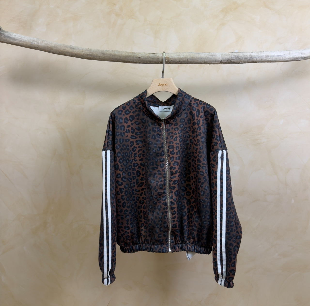 ensemble jogging leopard